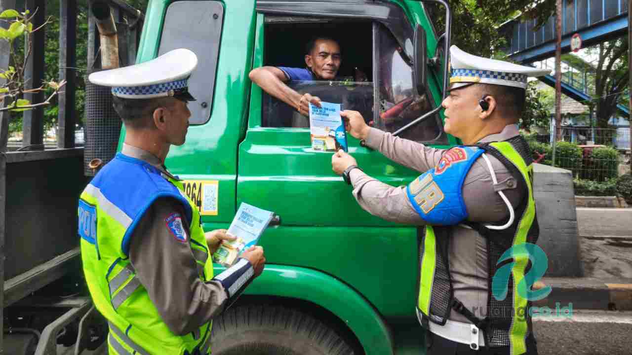 Penertiban lajur tol