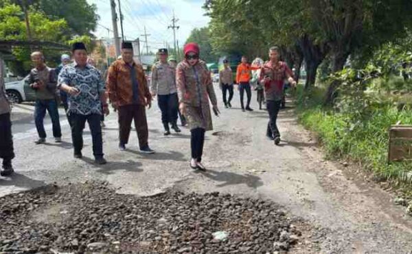 Targetkan Perbaikan Jalan Rusak Sidoarjo