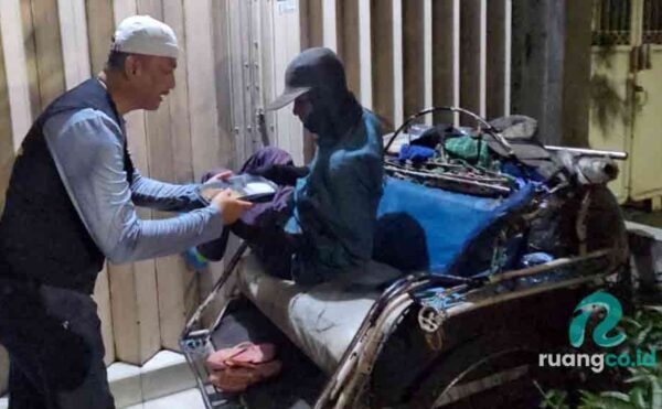 Baksos'e Suroboyo konsisten Sahur on The Road