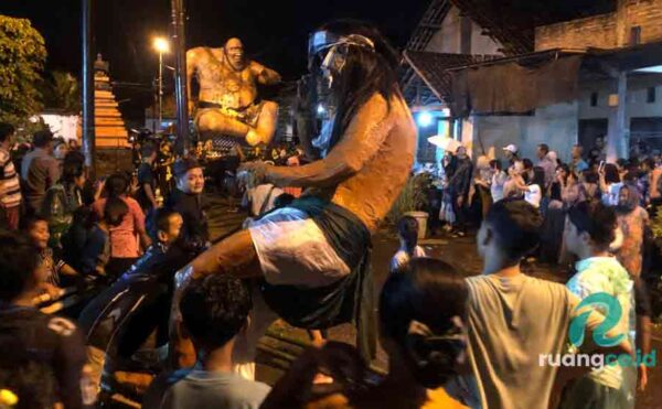 Pawai ogoh-ogoh Mojokerto