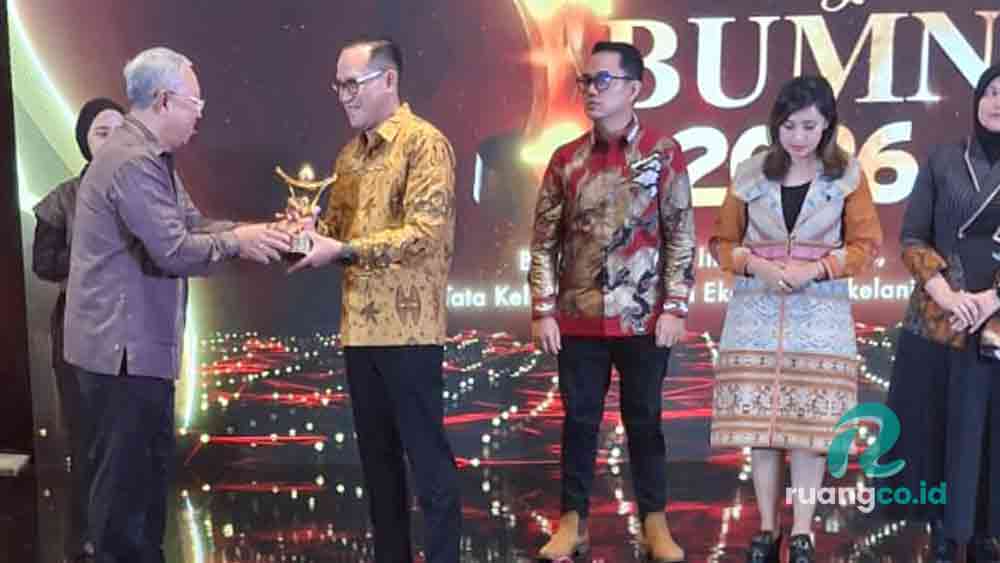 Terminal Petikemas Surabaya raih penghargaan