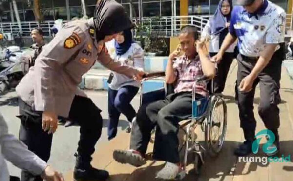 Polwan bantu disabilitas