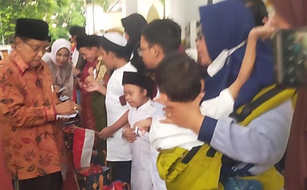 Perbaikan jalan Wabup Mimik Idayana