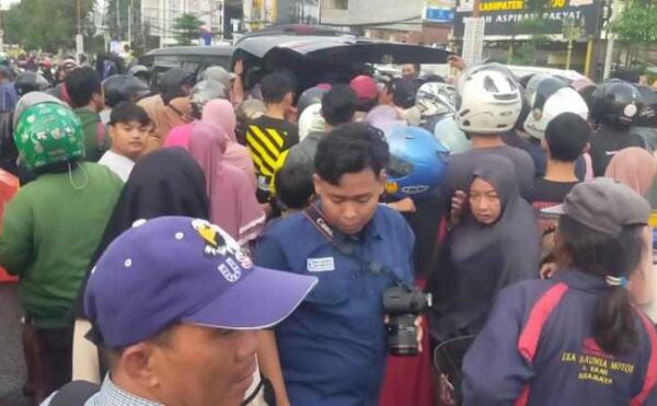 Bagi Takjil alun-alun sidoarjo