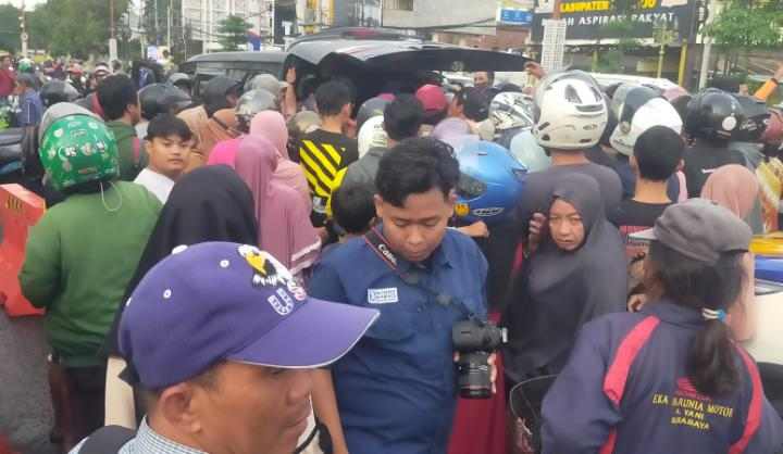 Bagi Takjil alun-alun sidoarjo