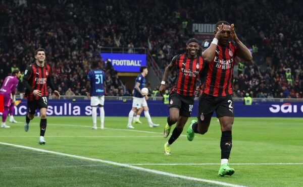 ervis Estupiñán mencetak gol kemenangan AC Milan saat derby melawan Inter Milan di San Siro (Pho: Official AC Milan)