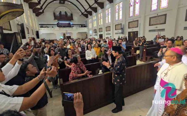 Kunjungan Menteri Agama ke gereja