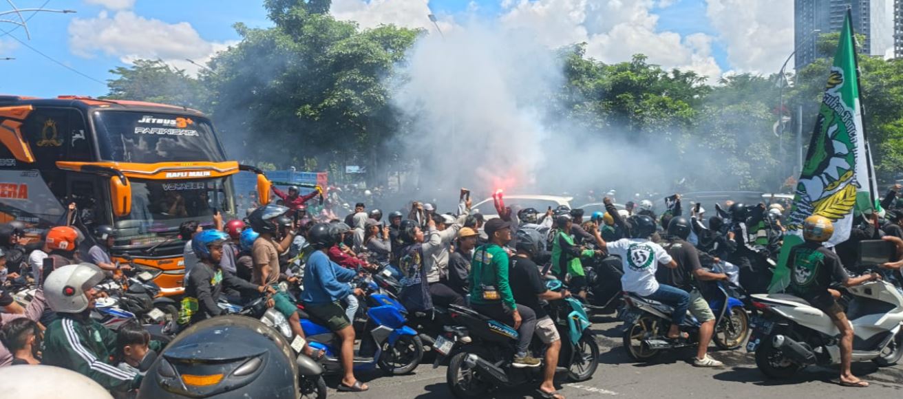 Tim Persebaya di Jemput Bonek setelah Menang 0-4 Atas Arema