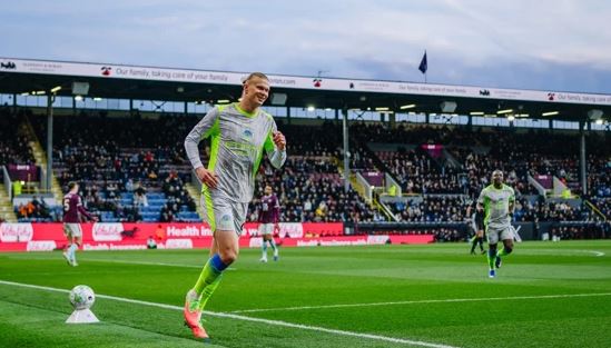 Erling Haaland merayakan gol saat Manchester City menang atas Burnley di Turf Moor. (Photo : Mancity Official)