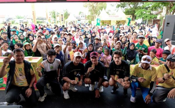 Kemeriahan Persebaya Kampung Wani bersama Antangin di Benowo Krajan (Foto : Official Persebaya)