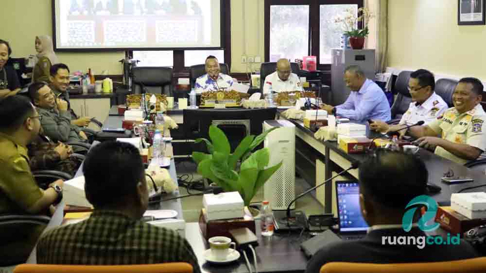Komisi A DPRD Surabaya tolak stigma jukir liar