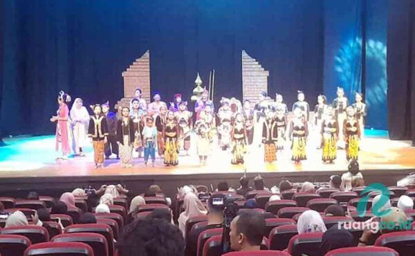 pementasan ludruk lintas generasi Surabaya