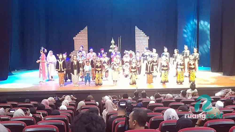 pementasan ludruk lintas generasi Surabaya