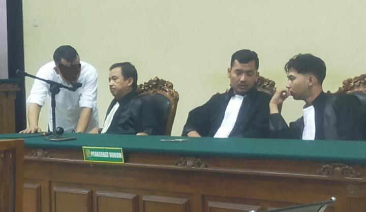 Sidang Eksepsi Sugiri