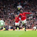 Pemain Manchester United Kobbie Mainoo merayakan gol kemenangan atas Liverpool di Old Trafford (Foto: OfficialManUtd)