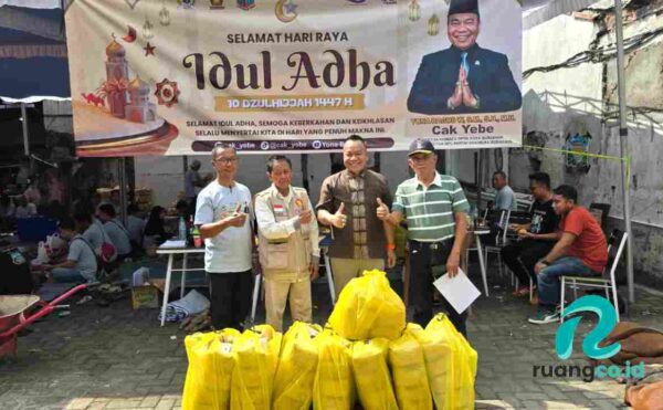 Ketua Komisi A DPRD Surabaya Bagikan 41 Hewan Kurban