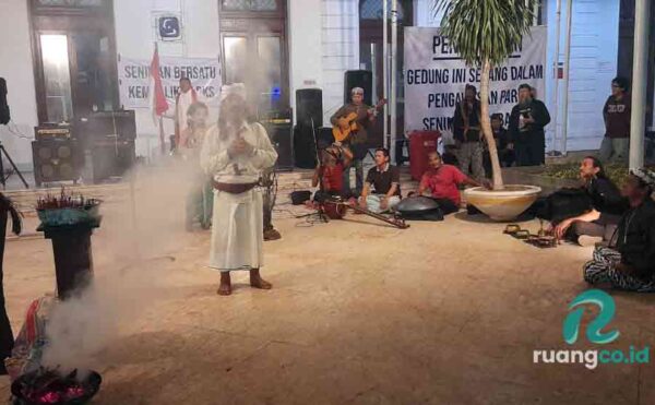 seniman DKS Surabaya
