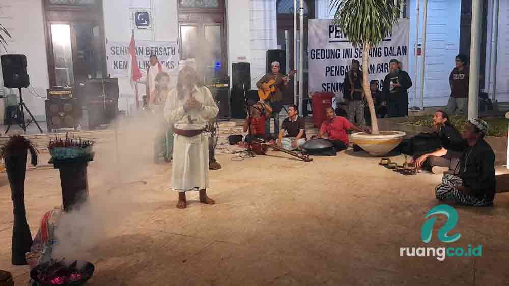 seniman DKS Surabaya