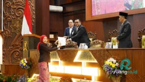 Sorotan PDIP Jatim Serapan Infrastruktur