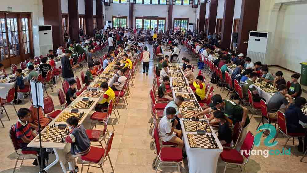 Wakil 31 Kecamatan Beradu di Grand Final Catur Putri, Surabaya Panen Bibit Muda Potensial
