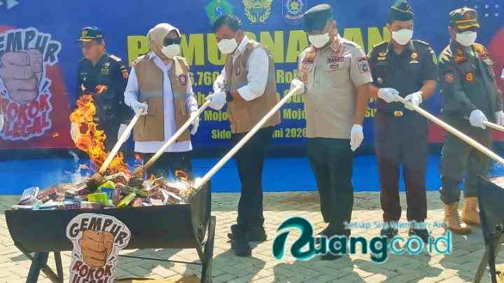 Pemusnahan Rokok Ilegal Sidoarjo