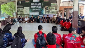 TPS dan PII Tanam 2.000 Bibit Mangrove