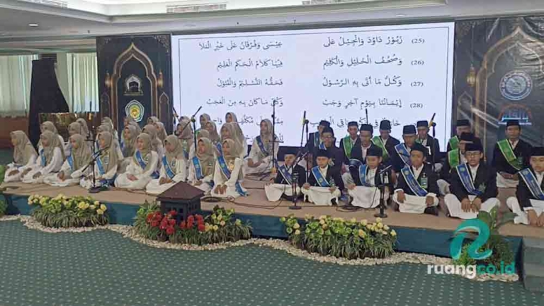 Wisuda Akbar Ta’miriyah Surabaya