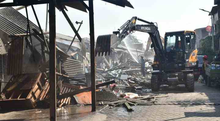 Pemkot Surabaya Tertibkan Lapak liar