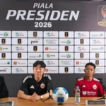 Shin Tae Yong memimpin Persija Jakarta saat menghadapi Persebaya Surabaya pada laga Piala Presiden 2026 di Stadion Gelora Bung Tomo