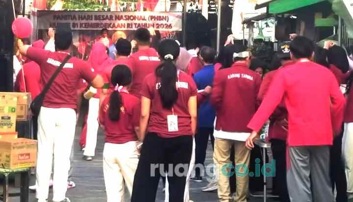 Gotong royong warga Sruni