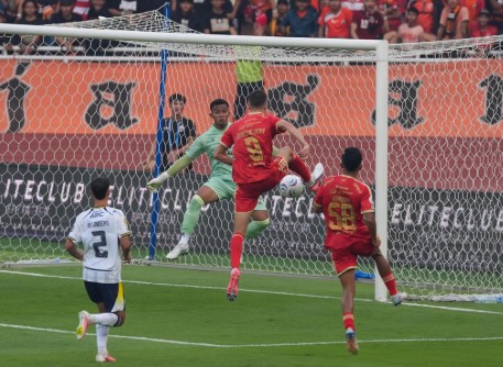 Alexander Jeremejeff saat mencetak gol ke gawang PERSIB. (Photo : Persija)