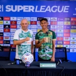 Bernardo Tavares dan Arief Catur Pamungkas (Photo : Official Persebaya)