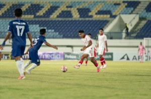 Aksi Pemain De Red FC saat Menghadapi Tuan Rumah PERSIBA. (Photo : Official de Red FC)