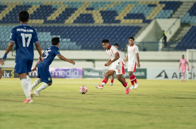Aksi Pemain De Red FC saat Menghadapi Tuan Rumah PERSIBA. (Photo : Official de Red FC)