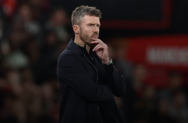 Michael Carrick Mengamati Permainan Manchester United di pertandingan Carabao Cup