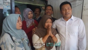 Bantu Warga Salurkan Kursi Roda Baznas