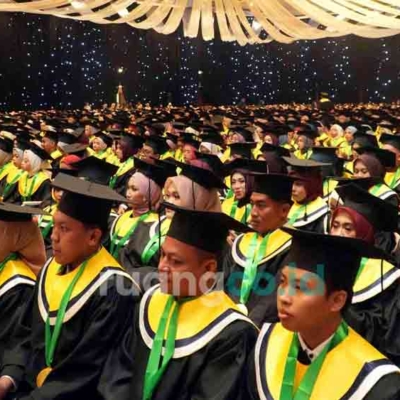 wisudawan UNUSA bekerja sebelum diwisuda