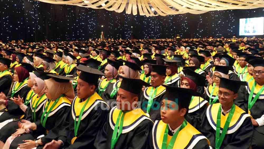 wisudawan UNUSA bekerja sebelum diwisuda