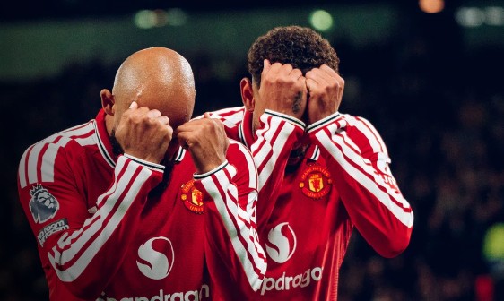 Bryan Mbeumo merayakan gol Manchester United saat menghadapi Leeds United di Elland Road dalam pertandingan Premier League