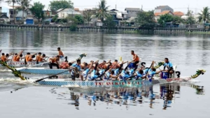 lomba dayung Bozem Morokrembangan