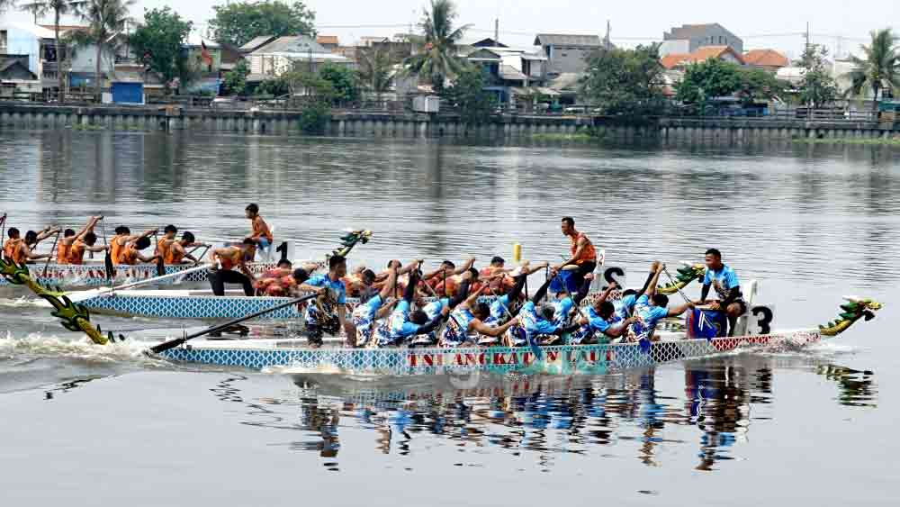 lomba dayung Bozem Morokrembangan