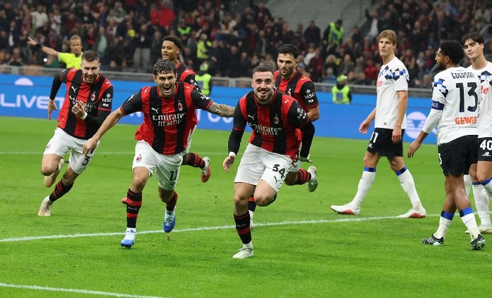 Para pemain AC Milan merayakan gol ke gawang Atalanta dalam lanjutan Serie A di Stadion San Siro (Photo: Official AC MIlan)