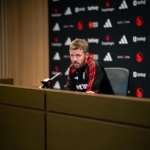 Michael Carrick dalam konferensi pers Manchester United
