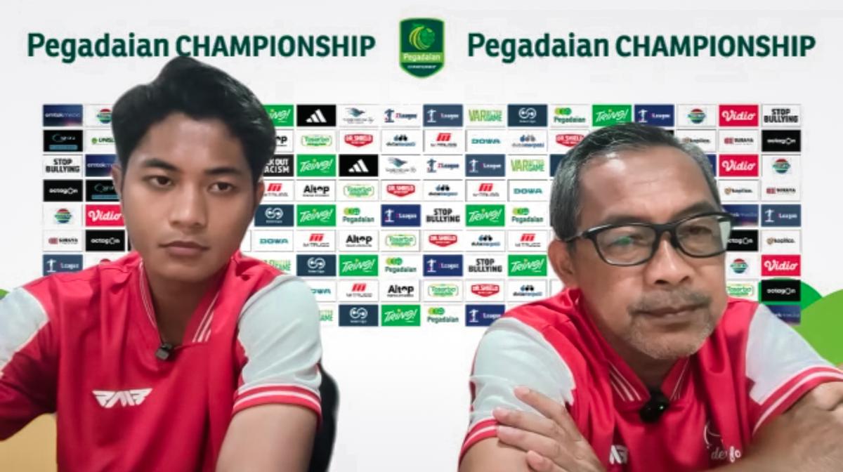 Pelatih dan pemain De Red FC dalam konferensi pers jelang laga melawan Persela Lamongan