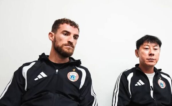 Pelatih Persija Shin Tae-yong bersama Stjepan Loncar