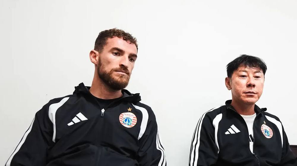 Pelatih Persija Shin Tae-yong bersama Stjepan Loncar