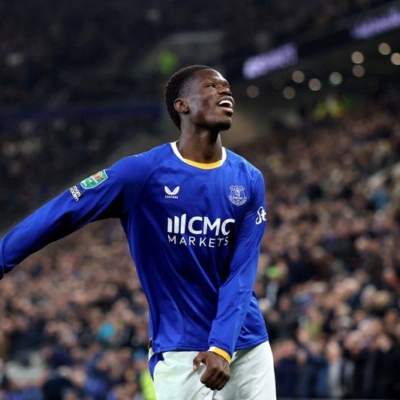 Thierno Barry merayakan golnya untuk Everton