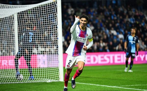 Achraf Hakimi merayakan hat-tricknya untuk PSG