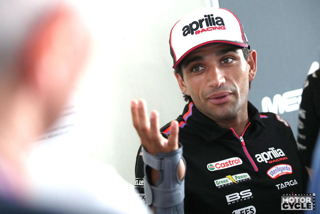 Jorge Martin dengan penyangga pergelangan tangan kanan