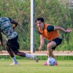 Pemain Persebaya menjalani latihan